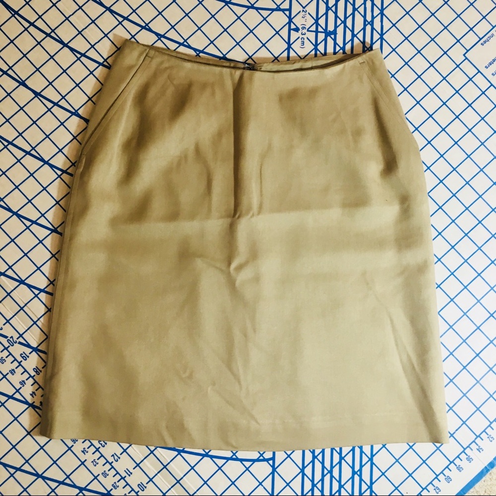 Banana republic silk pencil skirt size 4 EUC tan